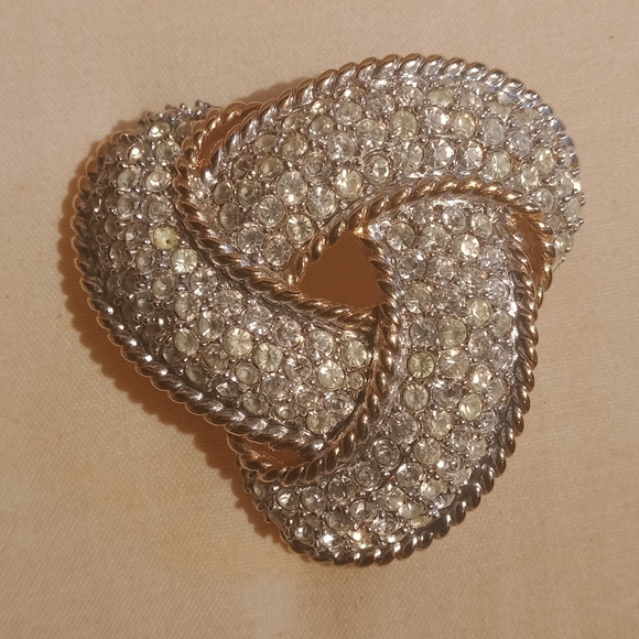 Carolee faux two tone diamond and gold brooch - Picture 1 of 3